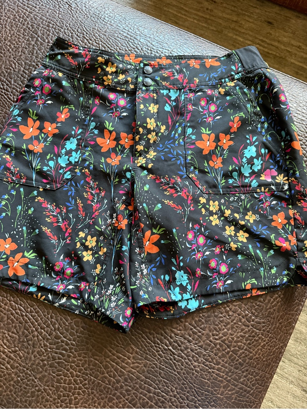 Krimson  Klover Siena Black Floral Shorts Size Medium